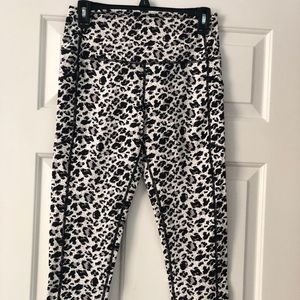 Snow Leopard Pocket Brilliant Hi-Rise 7/8 24"